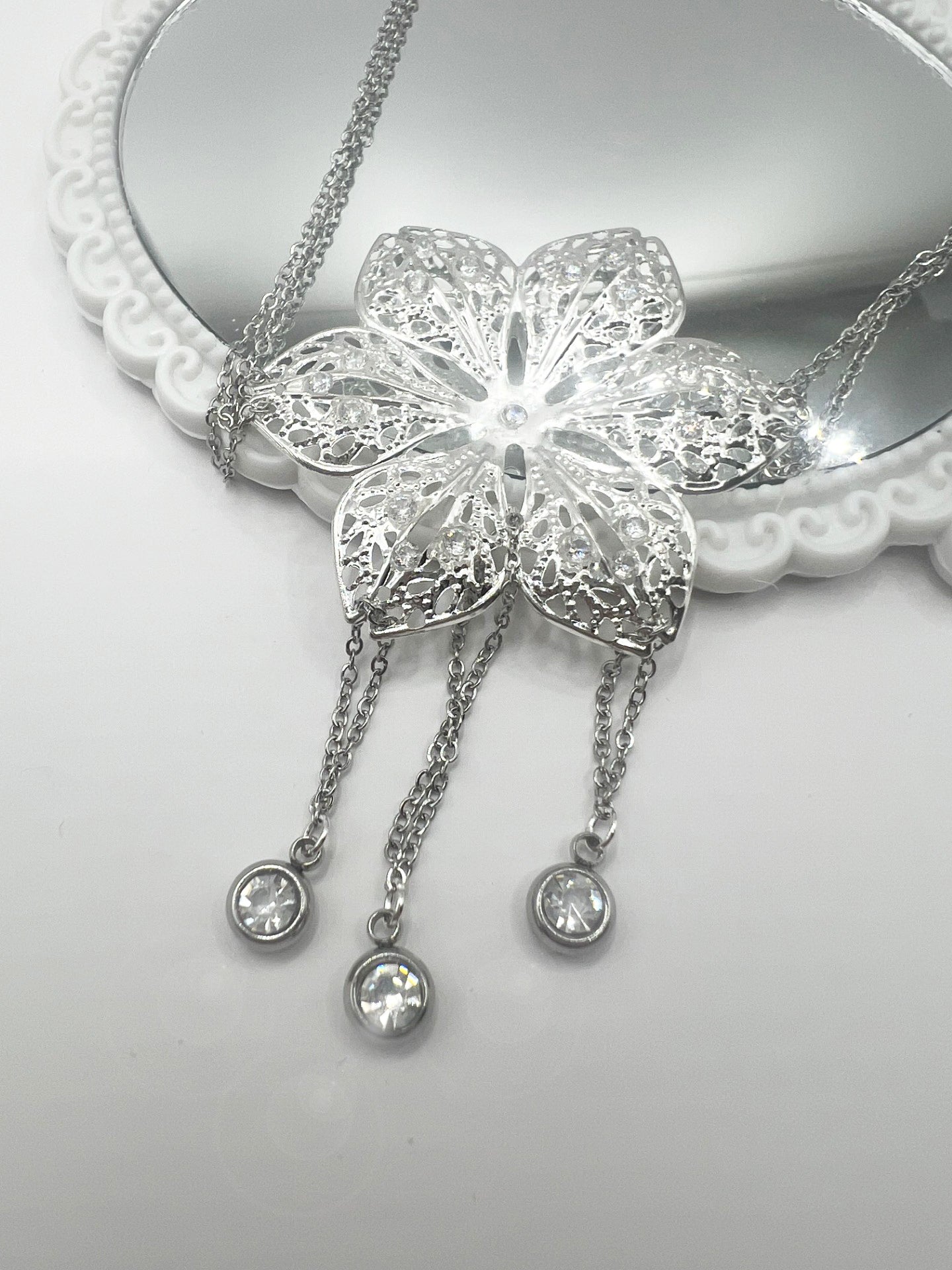 Collier Pétale Scintillant