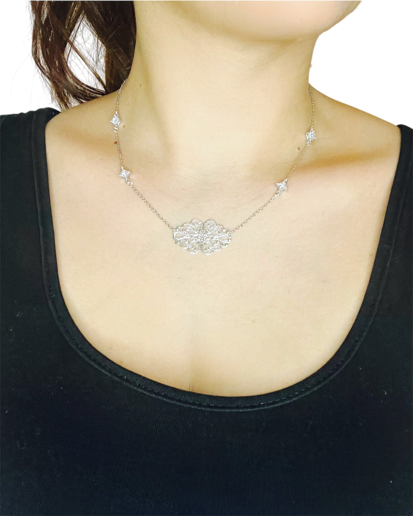 Collier Dentelle Raffinée